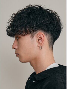 レタッチ バイ フィフス 天神大名(RETOUCH by fifth) 天神大名スペインカールメンズカットセンターパート30代