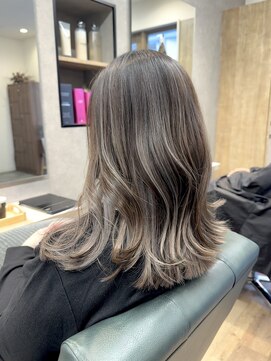 リベストバイジェービー 稲毛(li best. byjb) ダークアッシュ/大人ガーリー/似合わせカット[稲毛/白髪ぼかし]