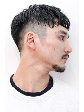 メリケンバーバーショップ コウベ(MERICAN BARBERSHOP KOBE) ツーブロックフェードぱっつんネープレスショート