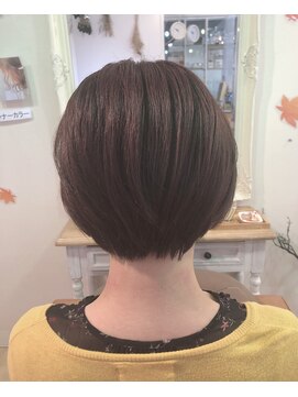 ファミーユ ヘア(Famille Hair) ３、４０代オススメ！5分で仕上がる軽すぎない簡単大人ショート