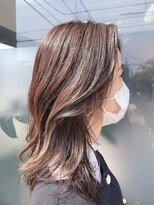 レナータヘアカロ(Renata hair Caro) 韓国風ミディアム