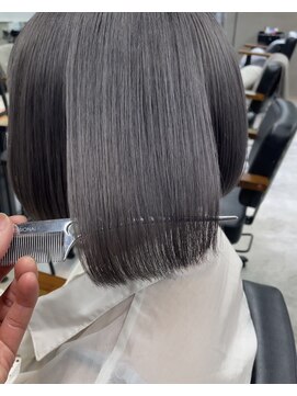 イキプラスディードットログ 大和八木駅前店(ikii+D.Log) ミニボブ/アッシュ/グレー/暗髪/冬カラー/艶髪