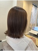 肩ラインの切りっぱなし外はねボブスタイル