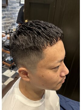 ミリオンバックス 御徒町店(Million Backs) 濡れパン/アイロンパーマ/フェード<理容室>[メンズ]