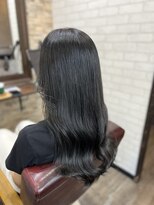 アトリエナガノ(atelier nagano)&nbsp;ニュアンスカラー/センターパート/ツヤ髪スタイル/ブルージュ