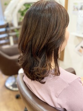 フリージア(freesia) 30代40代50代/ゆるふわカール/ミディアムスタイル