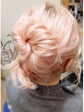 ランプヘアー(LAMP HAIR) うなじスッキリピンクベージュアップヘア!結婚式二次会花嫁