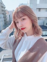 ソレア(solea)&nbsp;やわらかく透明感のあるピンクベージュカラー×外ハネミディアム
