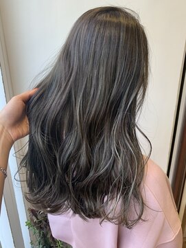 アン(Hair make un) 極細ハイライトグレージュ♪