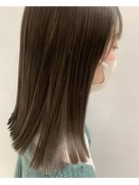 バズ(BUZZ) 透明感グレーカラー×外はねボブ