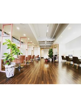 知識豊富なベテランスタイリストによる丁寧な施術とカウンセリング＊様々なお悩みに対応します！