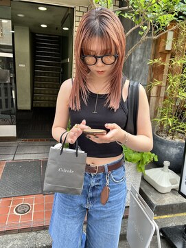 ネルケ 立川(nelke) 顔周りの遊びが可愛い長めミディ_ピンクベージュフェザーバング