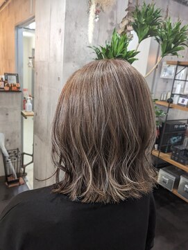 トゥーミー(to mee) ライトグレージュ♪【新田】