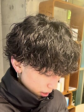 フィフス トウキョウ (fifth TOKYO) 渋谷メンズマッシュウルフパーマ緩め波巻きスパイラルパーマ