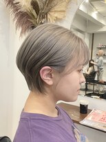 ルイ(ROUIS produced by LUCK 津田沼) ROUIS シルバーショート 切りっぱなしボブ/エアリーロング/美髪