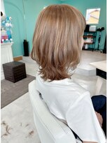 ユーフォリア(Euphoria.)&nbsp;ユーフォリア大人可愛いベージュカラーのミディアムレイヤー