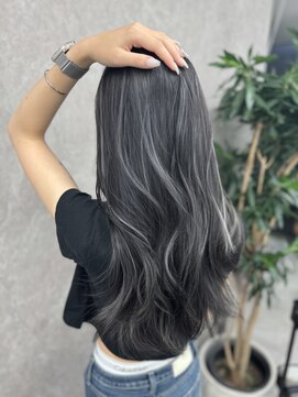 アルドーレフィエロ シンサイバシ(Ardore fiero shinsaibashi) コントラスト極ハイライト☆アッシュブラック