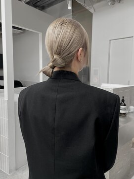 ステン(sten) ホワイトミルクティー/ホワイトブロンド/リボンヘア/タイトヘア