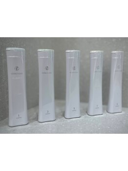 髪と頭皮、本来の美しさを取り戻すために"癒す・補う・象る・育む・洗う"を心身ともにrelaxした状態で…。