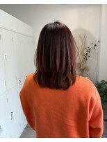 ロッカヘアエジェ(ROCCA hair eje.) カシスブラウンのくびれミディ