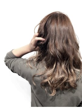 アンティガ(ANTIGA) ホワイティグレージュ★ラフウェーブ