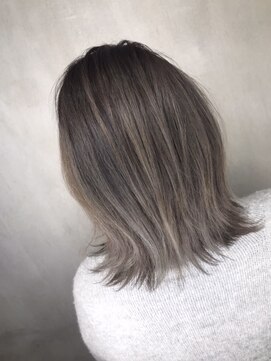 アンダーバーホワイトモデ 河内長野(_WHITE mode) ☆ グレー くびれセミディ 似合わせカット 千代田×河内長野