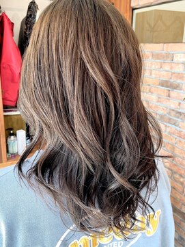 ヘアーメイク リタ(hair make Rita) 赤みを抑えつつ、明るさを残したグレージュのリバース巻き