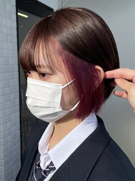 ツキ 横浜店(tuki) インナーカラーイヤリングカラーハイライトミニボブケアブリーチ