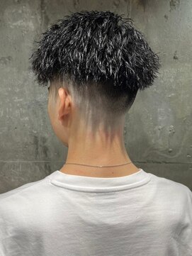 ソレイユ バイ アルフレッド(SOLEIL by alfRed) スキンフェード ツイストパーマ センターパート爽やか