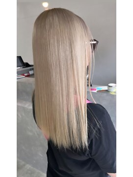 イロ バイ ミロク(ILO by miloc) ホワイトブロンドカラー