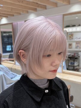 エイト新宿店(EIGHT shinjuku) ホワイトベージュ