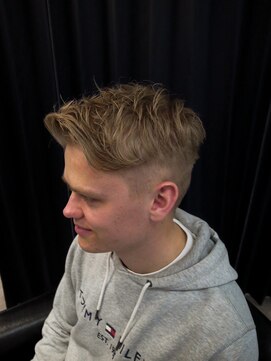 ウェーブアップカット/バーバースタイル