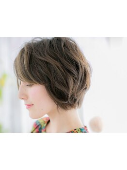 白髪染めデビュー♪カラバリ豊富でオシャレにキマる!髪や頭皮に優しいオーガニックカラーあり【miq日暮里】