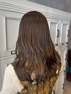 エスケープ トゥ ボナ(ESCAPE to bona.) S字カール×深みカラーがポイント◎艶感ウェーブロング