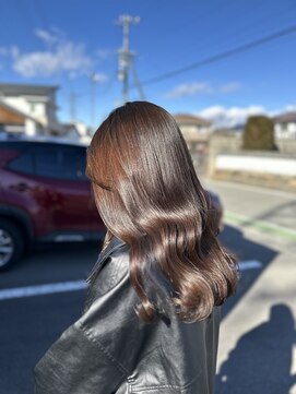 メゾン アヴァロ(Maison Avallo) ミディアムレングス柔らかオリーブカラー