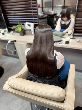 シシ 新宿(She 2.) ストレートロング/暗髪/艶髪ロング/トリートメント/髪質改善