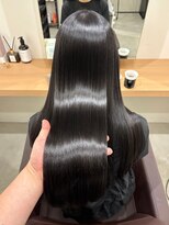 アトレ 福岡大名店(attrait)&nbsp;ツヤ感たっぷりのロングブラウン×大人っぽいレイヤーカット