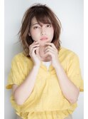 前髪が可愛いミディアムクラシカル斜めバングヴェールウェーブ