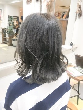 リブロ 三軒茶屋(LIBRO) 透け感ブラックのグレーインナーカラー