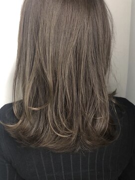 キューズ クラブ(cuz KLUB) 【cuzKLUB】透明感グレージュ×ラフミディアム