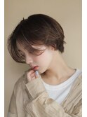 シアーグレージュ×ビジネスカジュアル×かきあげバング×ボブ