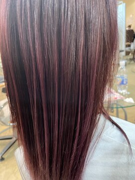 シャンプーボーイ 赤髪ハイライト