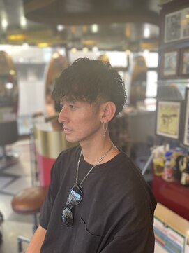 グリッツ (GLITZ) ツイストスパイラルパーマ×ツーブロックカット