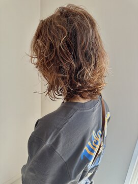 リノア 鵠沼海岸(LINOA) デザインカラー/レイヤーカット/ウェットヘア/オリーブベージュ