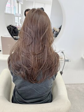 エラ(ELLA) オリーブベージュ×レイヤーカット