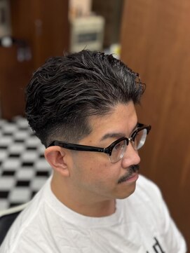 フランクス バーバー ウエストトウキョウ 吉祥寺店(FRANK’S BARBER WEST TOKYO) 波巻きツイストスパイラルリバースセンターパートパH