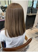 ベージュ