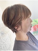 白髪ぼかしハイライト×耳かけショート