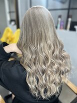 ワン(ONE)&nbsp;ホワイトベージュ