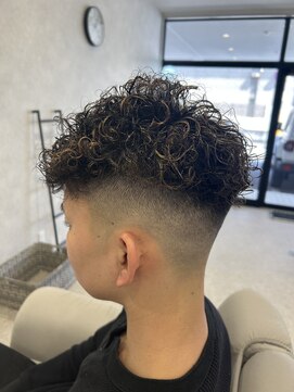 バーバーサンクチュアリ(Barber Sanctuary) ハードパーマｘメッシュｘスキンフェード